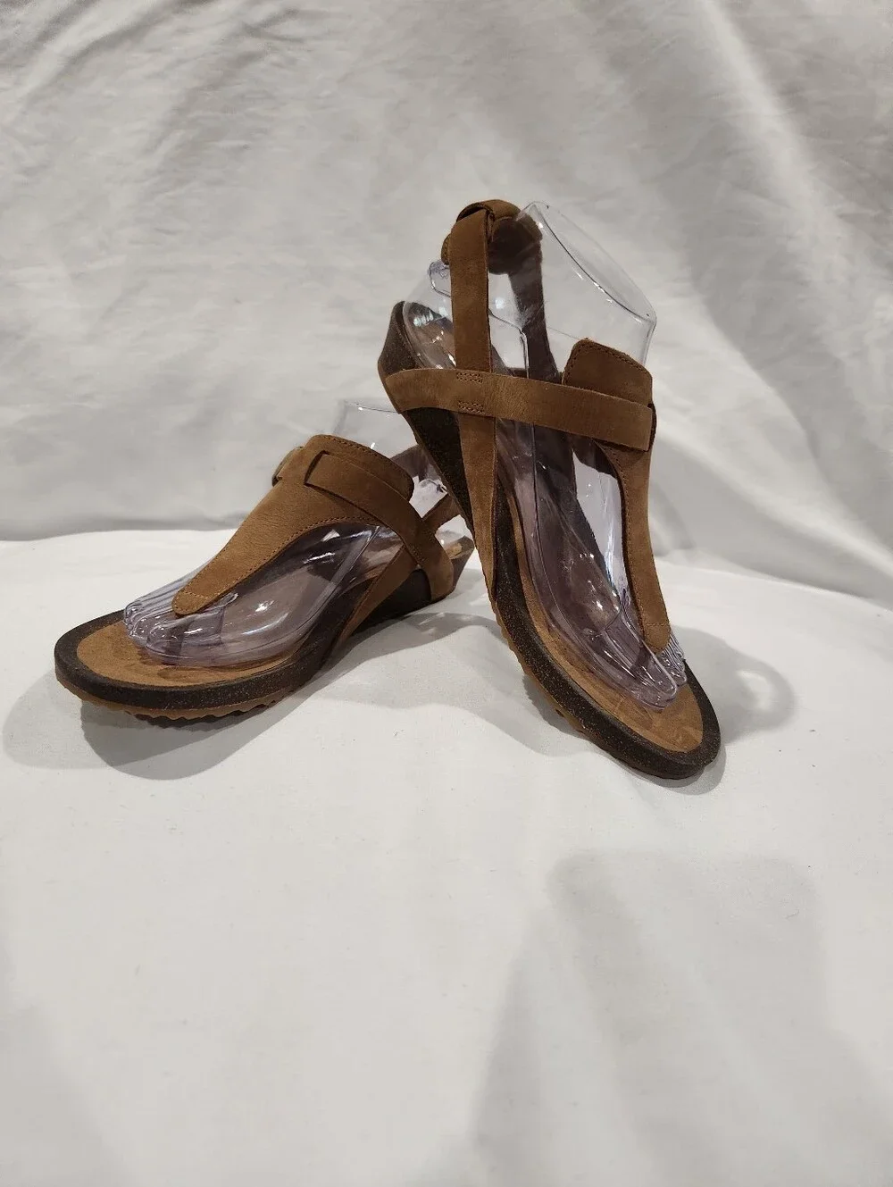 Teva Mahinia 3pt Wedge Suede T-Strap Sandals In Chipmunk Size 9 NWOT